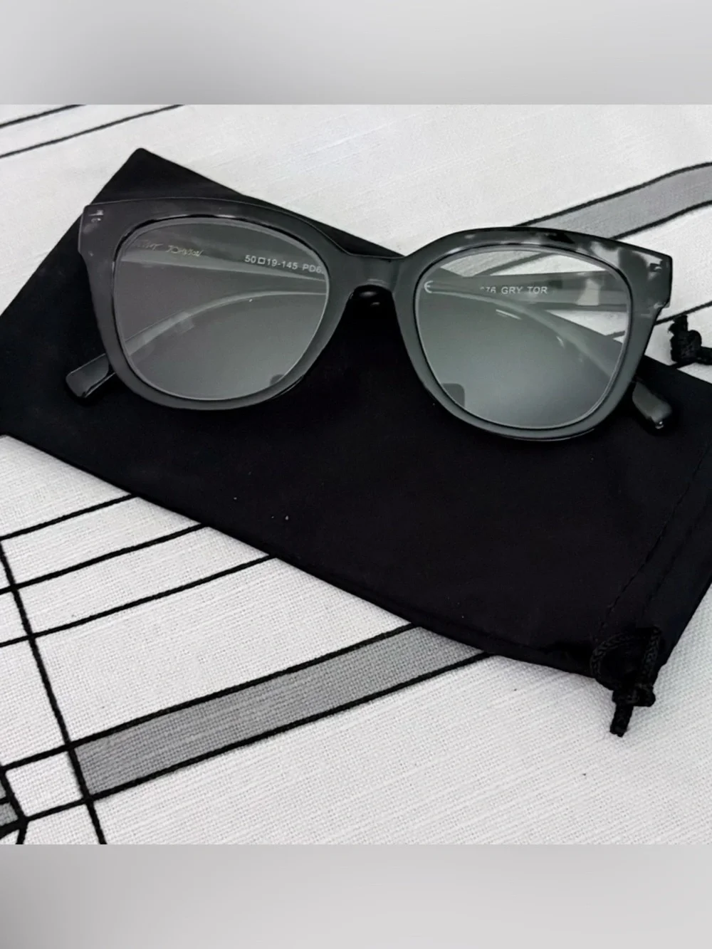 Betsey Johnson Reading Glasses +2.00 Grey Tortoise